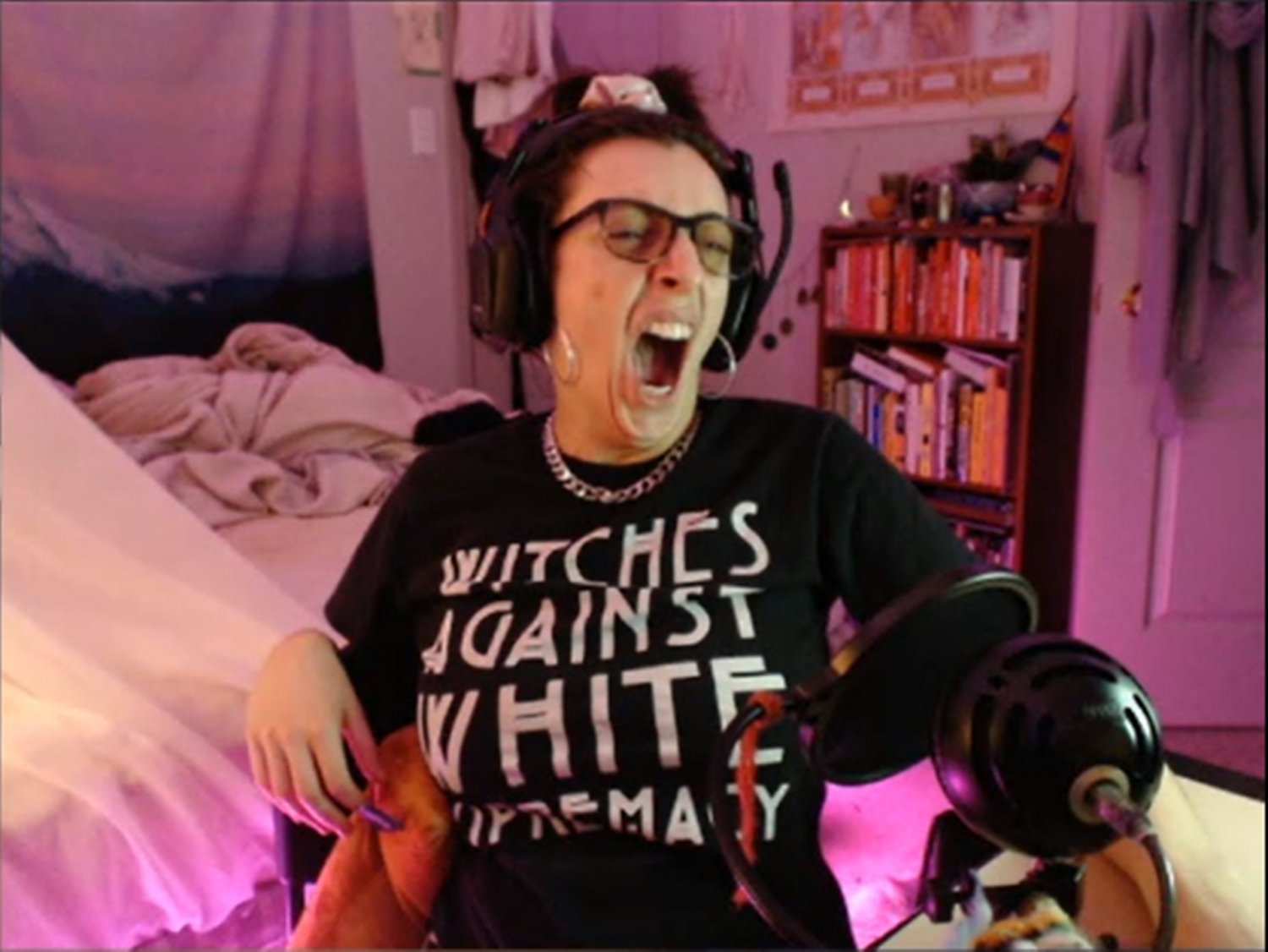 Cute Canadian babe #LJz9peJE