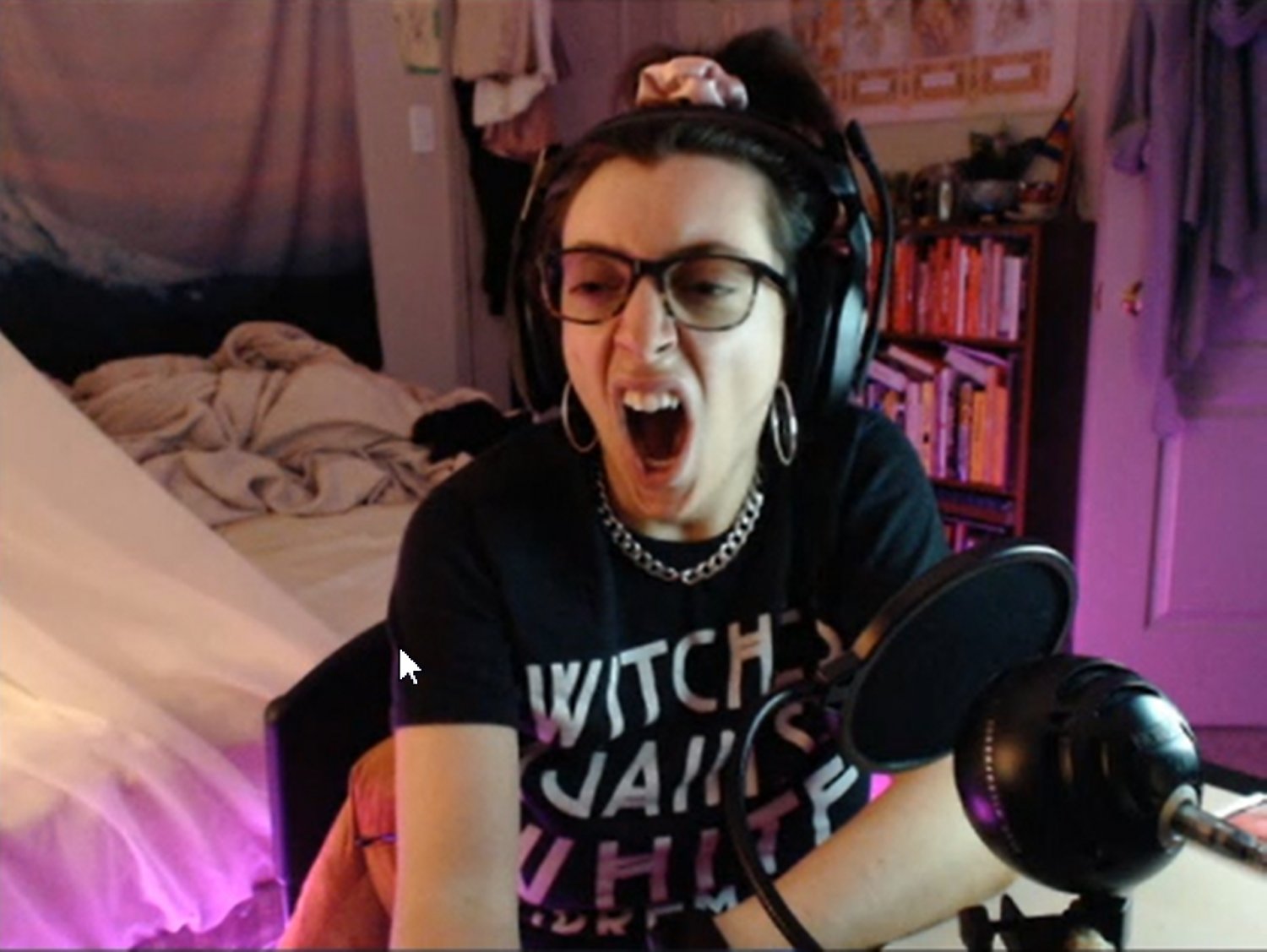 Cute Canadian babe #LQ0wCb3A