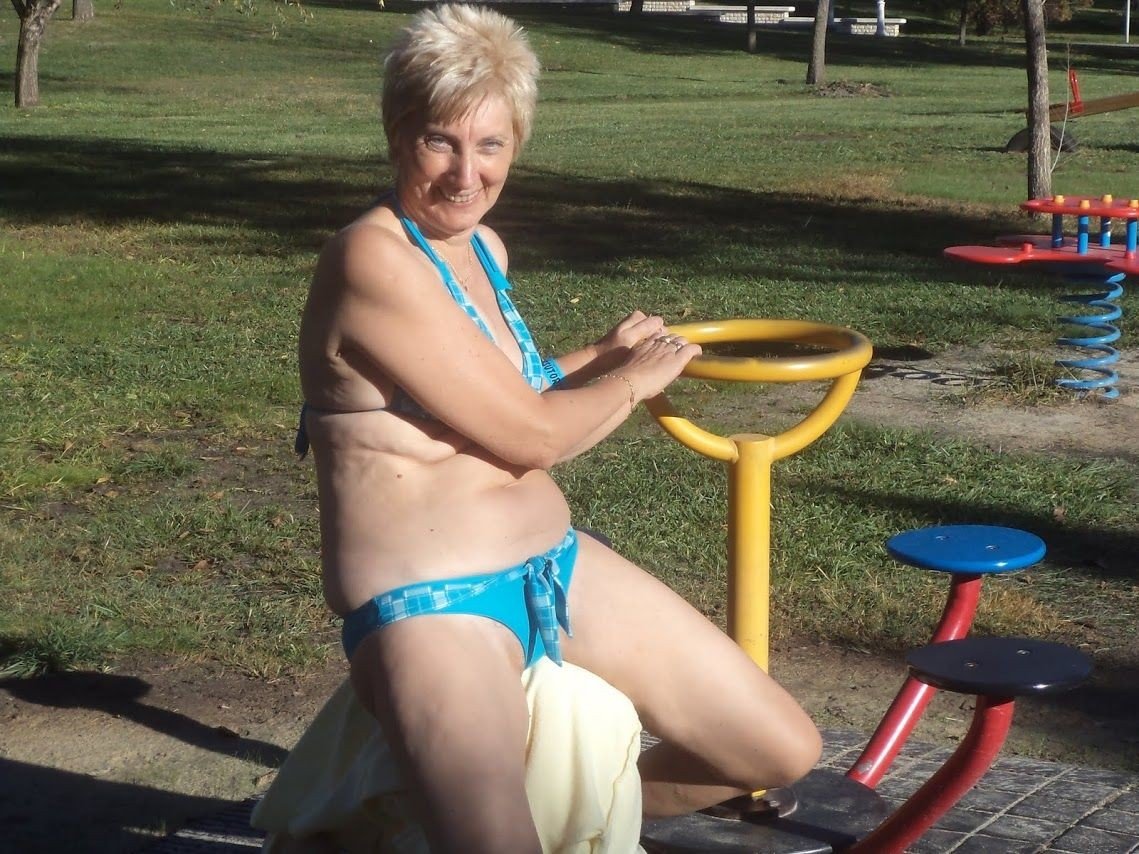 Nadine from Hungary poses for hubby #2iEzB3JY