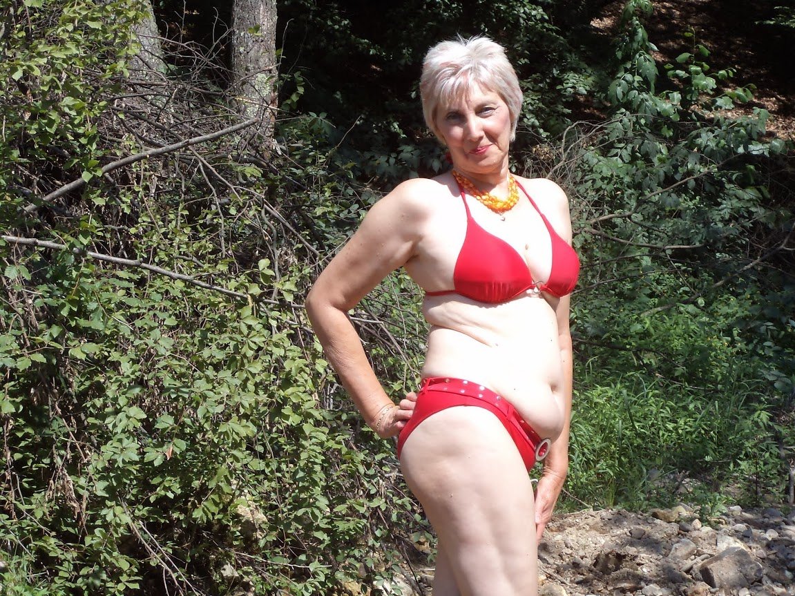 Nadine from Hungary poses for hubby #H9NDkMnz