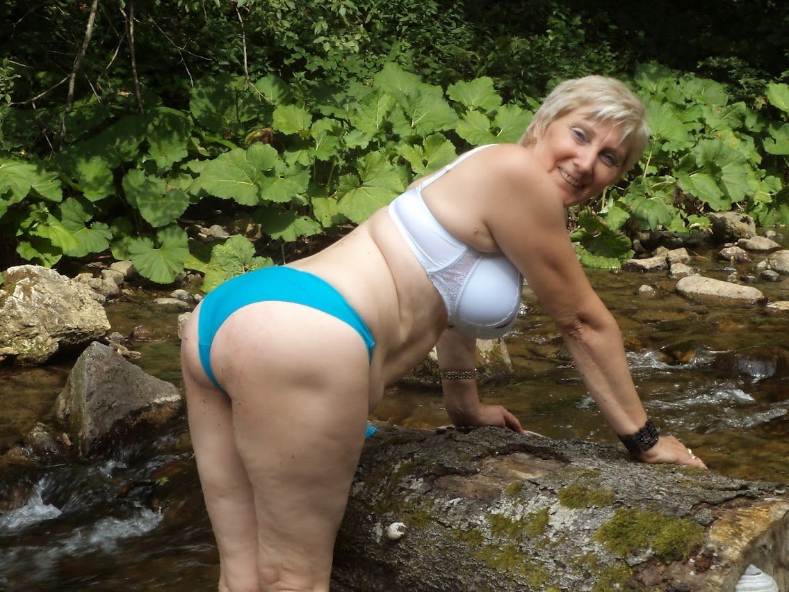 Nadine from Hungary poses for hubby #Y00qWnNv