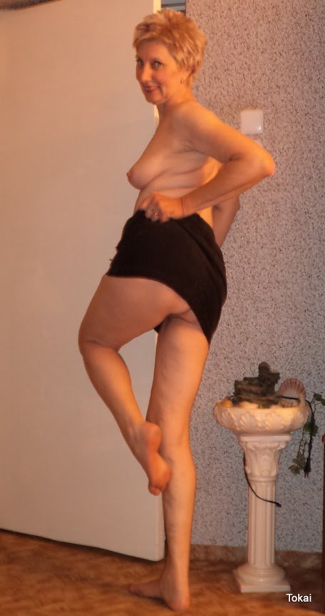 Nadine from Hungary poses for hubby #dL46aOmt